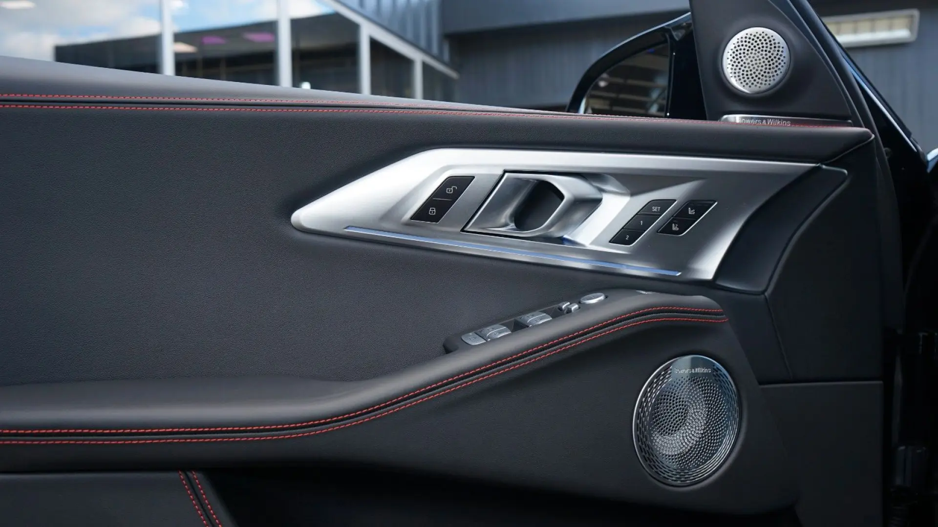 XM LABEL RED  BOWERS&WILKINS