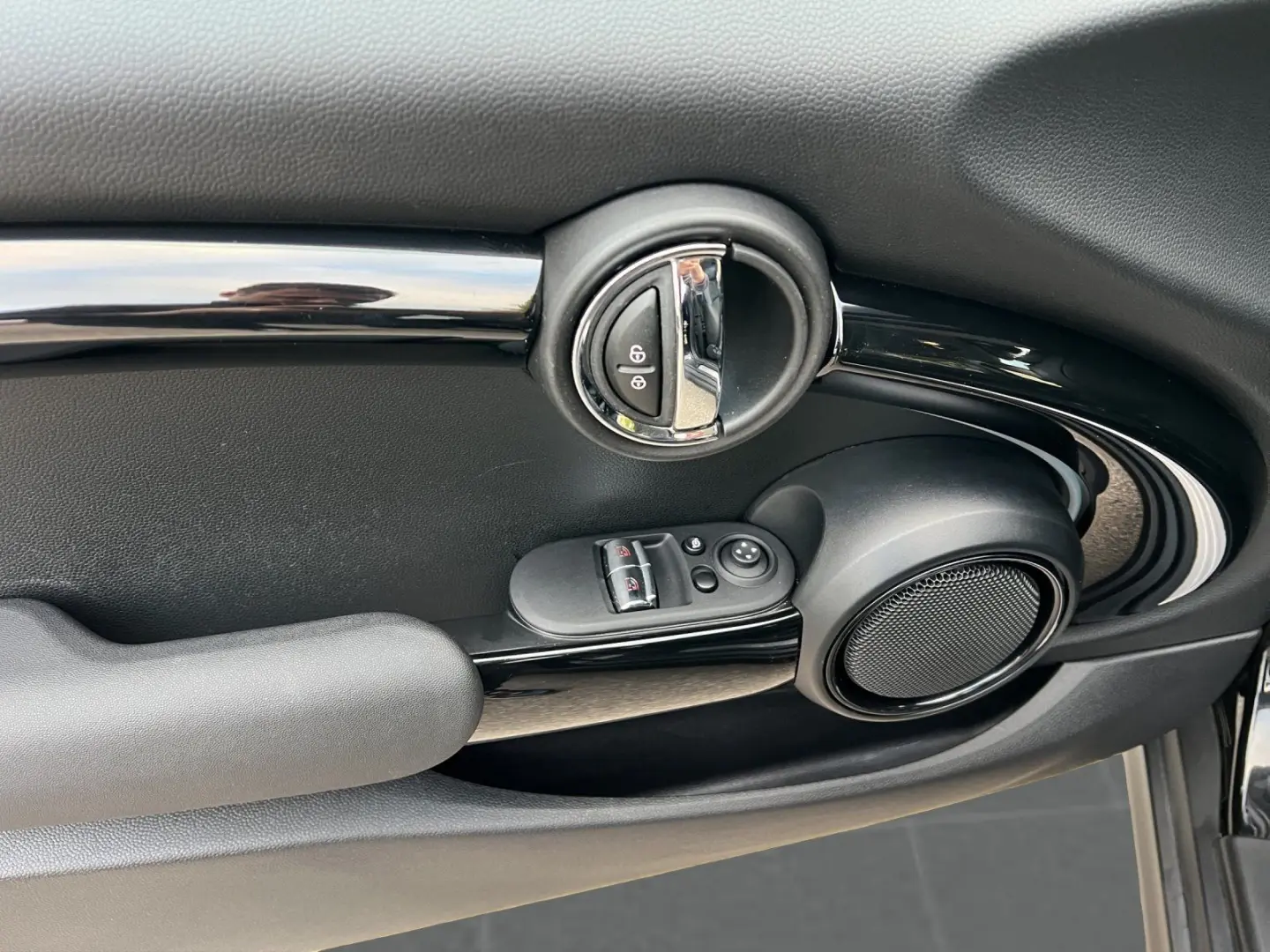 Cooper SE Classic Trim DrivAssist LED Standhzg