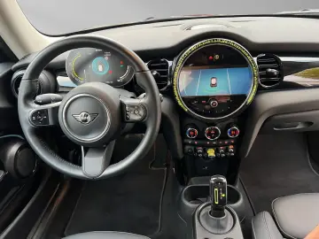 Cooper SE Classic Trim DrivAssist LED Standhzg