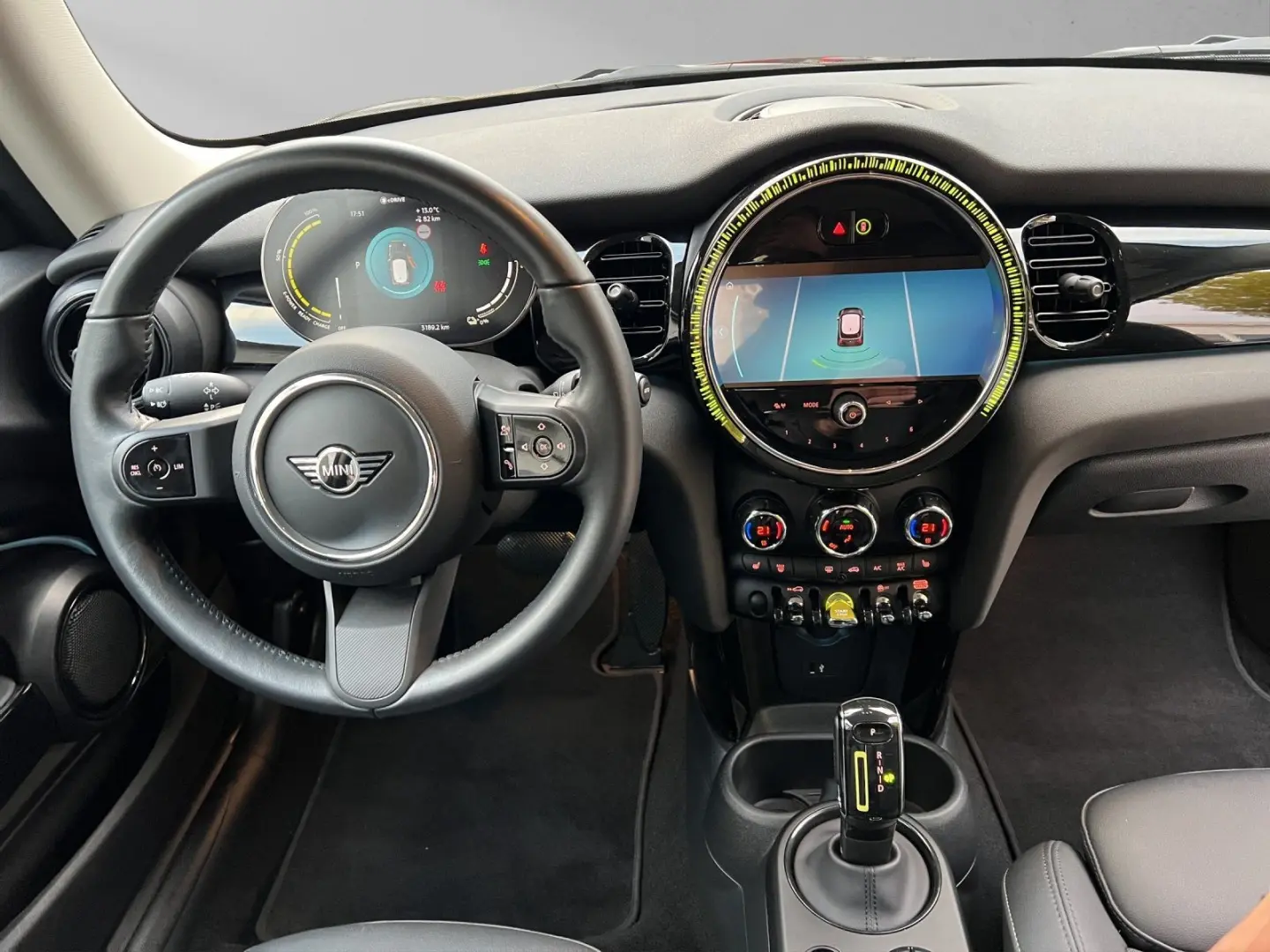 Cooper SE Classic Trim DrivAssist LED Standhzg