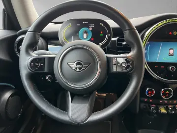 Cooper SE Classic Trim DrivAssist LED Standhzg