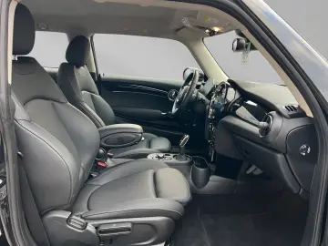 Cooper SE Classic Trim DrivAssist LED Standhzg