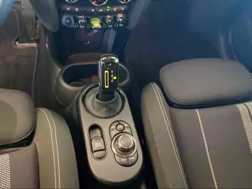Cooper SE Navi PDC Driv.Assist Sportsitze LED