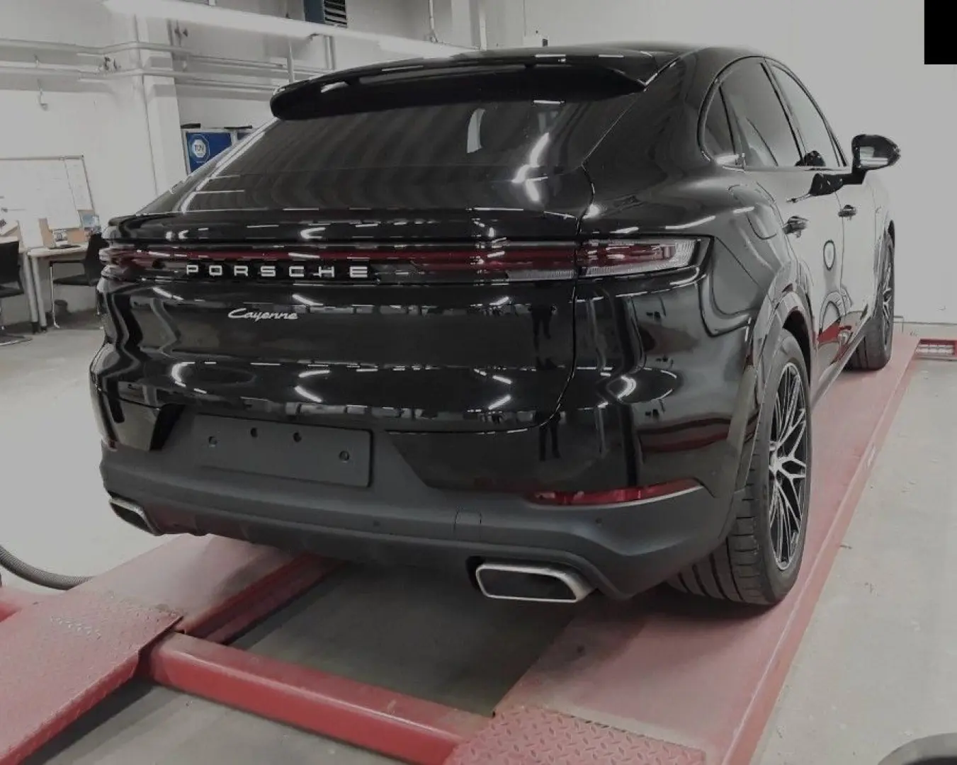 Cayenne Coupe E-Hybrid AHK BOSE Head Up Mod2025