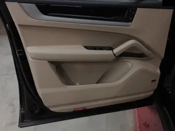Cayenne Coupe E-Hybrid AHK BOSE Head Up Mod2025