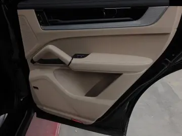 Cayenne Coupe E-Hybrid AHK BOSE Head Up Mod2025