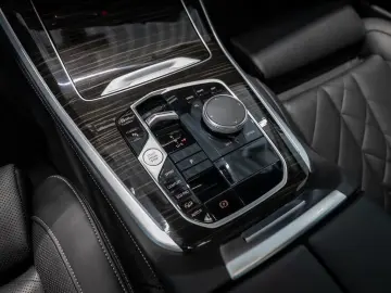 X5 xDrive 30d M-Sport FACEL. PANO AHK LED NAVI