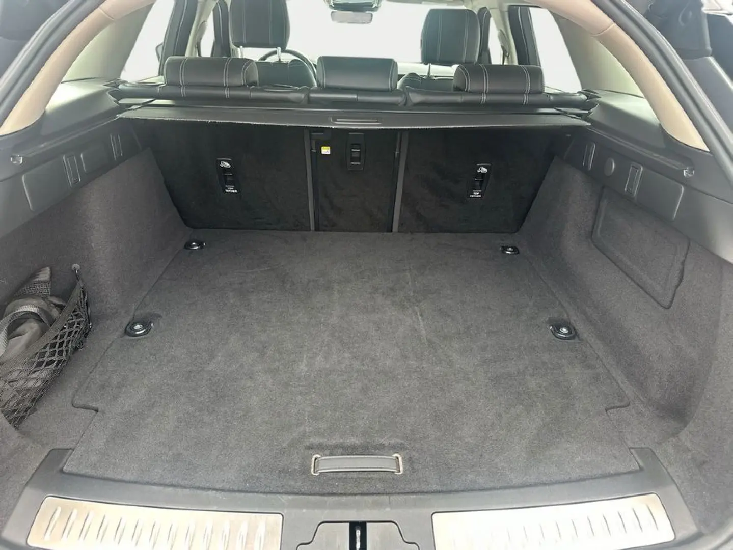 Range Rover Velar P400e R-Dynamic