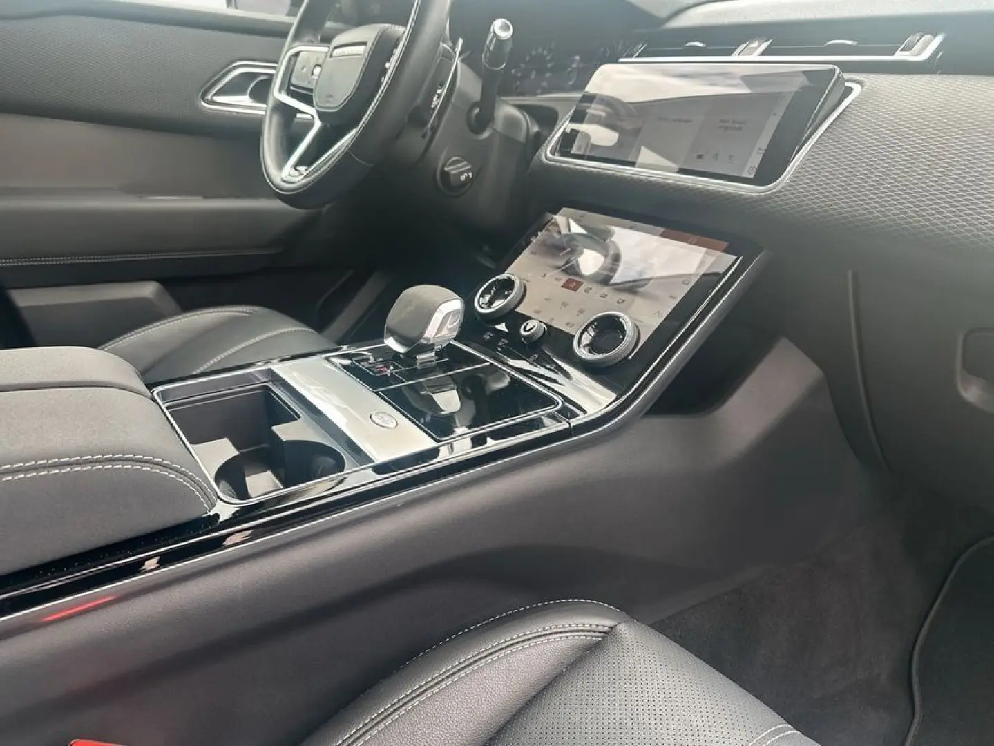 Range Rover Velar P400e R-Dynamic