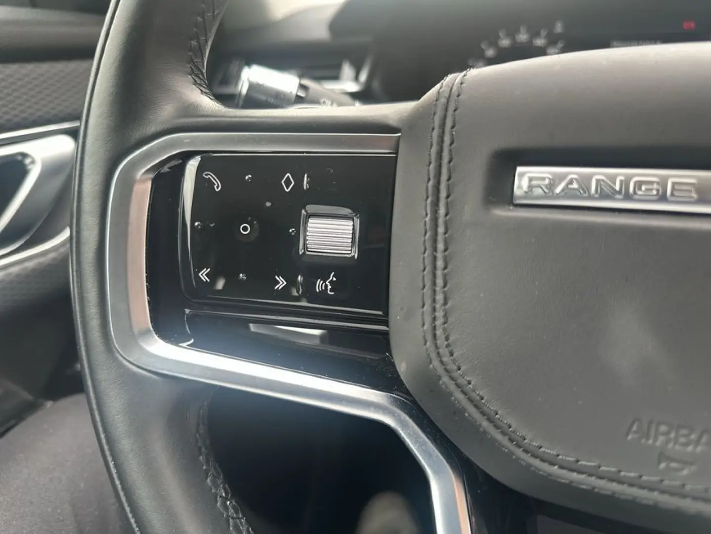 Range Rover Velar P400e R-Dynamic