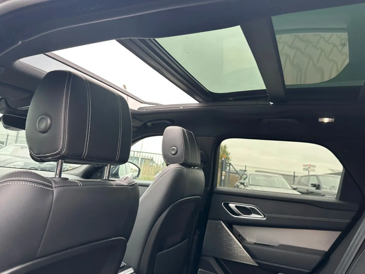 Range Rover Velar 2.0 P400e R-Dynamic AWD Pano