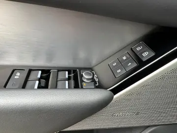 Range Rover Velar 2.0 P400e R-Dynamic AWD Pano