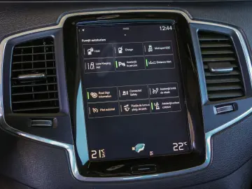 VOLVO XC90 T8 AWD