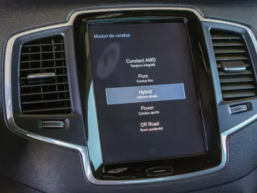 VOLVO XC90 T8 AWD