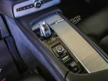 VOLVO XC90 T8 AWD