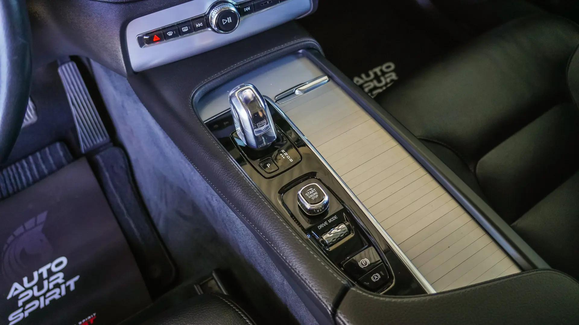 VOLVO XC90 T8 AWD
