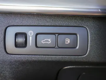 VOLVO XC90 T8 AWD