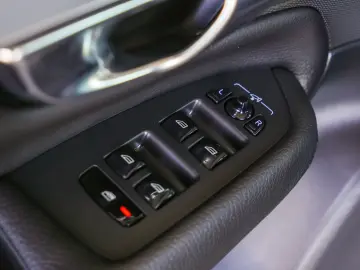 VOLVO XC90 T8 AWD