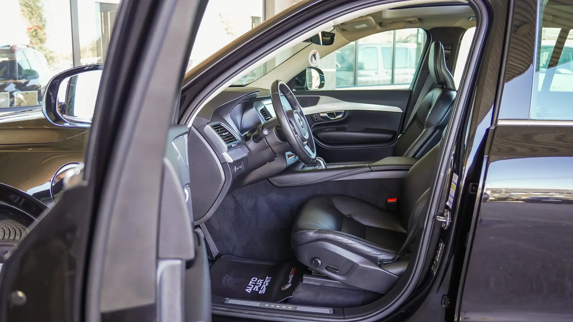VOLVO XC90 T8 AWD
