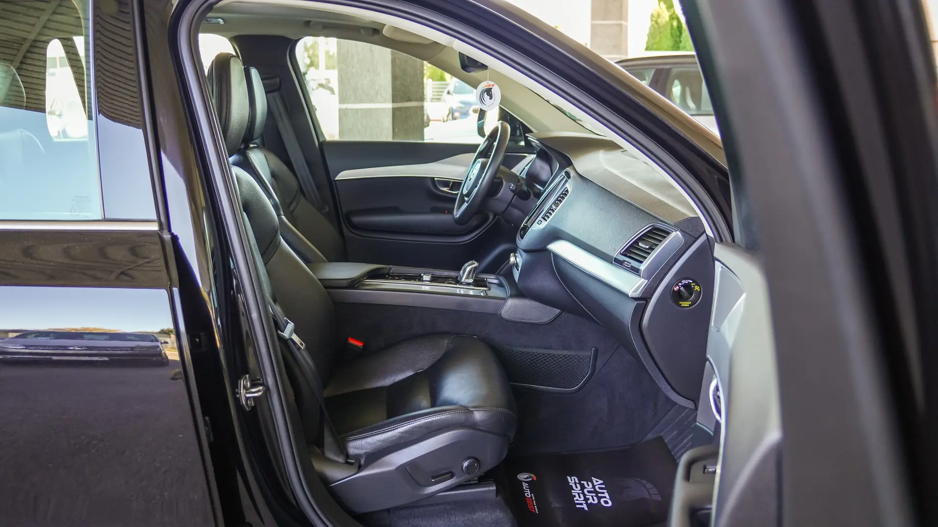 VOLVO XC90 T8 AWD