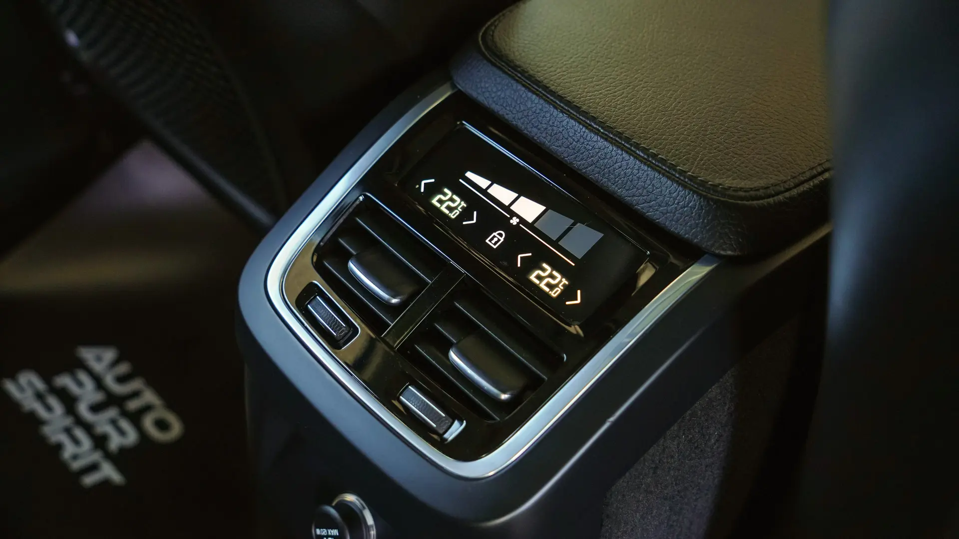VOLVO XC90 T8 AWD