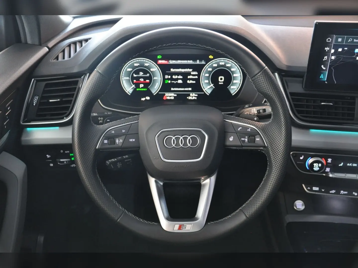 Q5 TFSIe S line 55 quattro AHK Panodach Werksgar