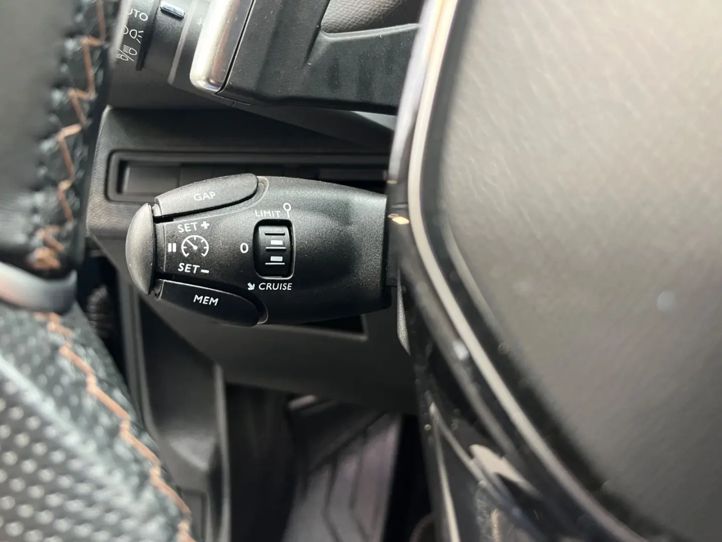 3008 GT-LINE  PANO KAMERA TEMPO NAVI APP