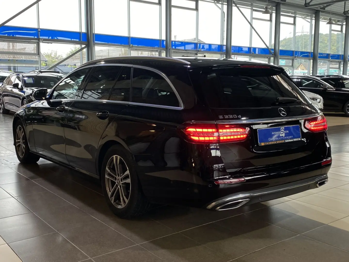 E 220 Avantgarde LED Navi PDC Distr.  DAB MBUX