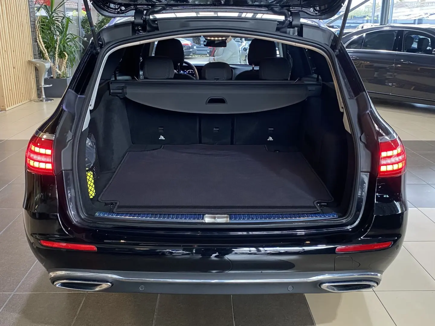 E 220 Avantgarde LED Navi PDC Distr.  DAB MBUX