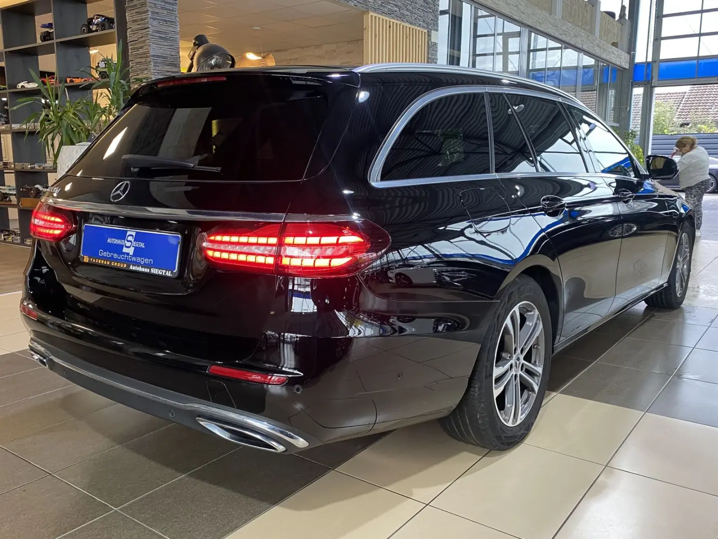 E 220 Avantgarde LED Navi PDC Distr.  DAB MBUX