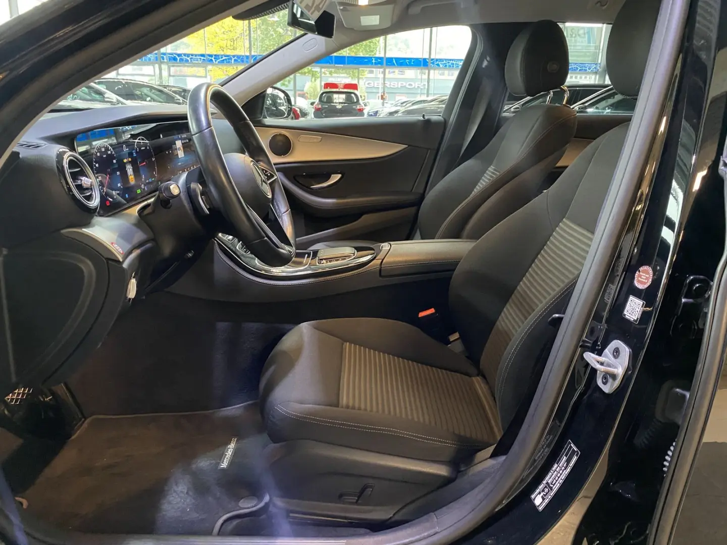 E 220 Avantgarde LED Navi PDC Distr.  DAB MBUX