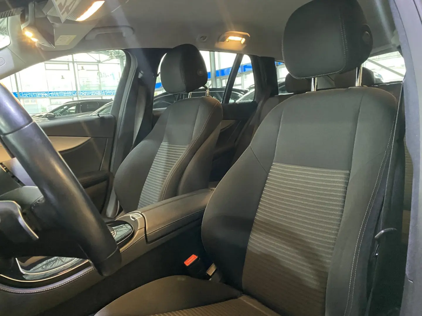 E 220 Avantgarde LED Navi PDC Distr.  DAB MBUX