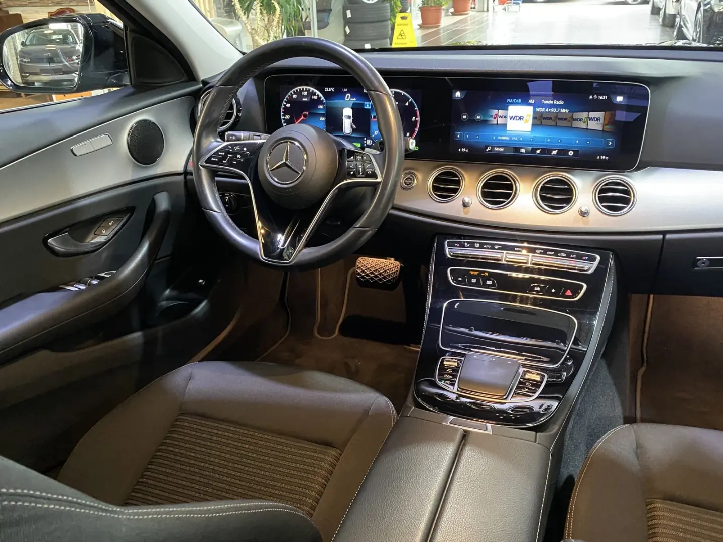 E 220 Avantgarde LED Navi PDC Distr.  DAB MBUX