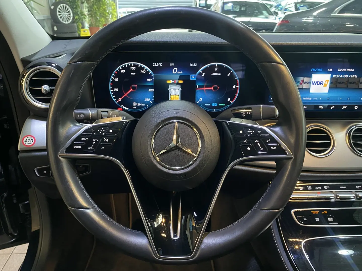 E 220 Avantgarde LED Navi PDC Distr.  DAB MBUX