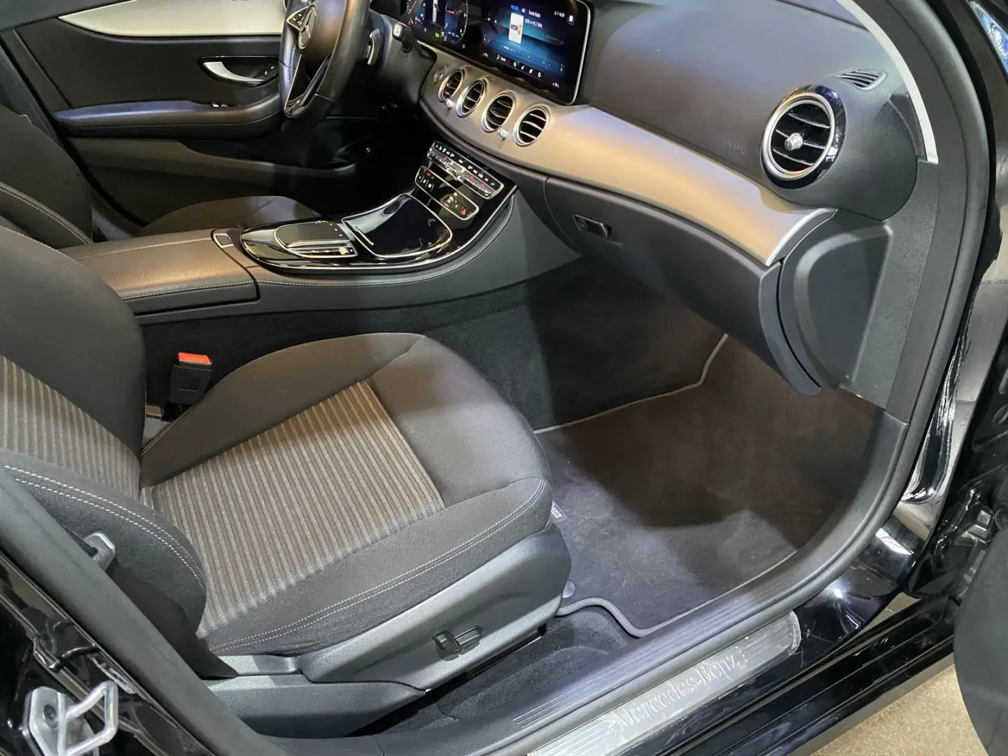 E 220 Avantgarde LED Navi PDC Distr.  DAB MBUX