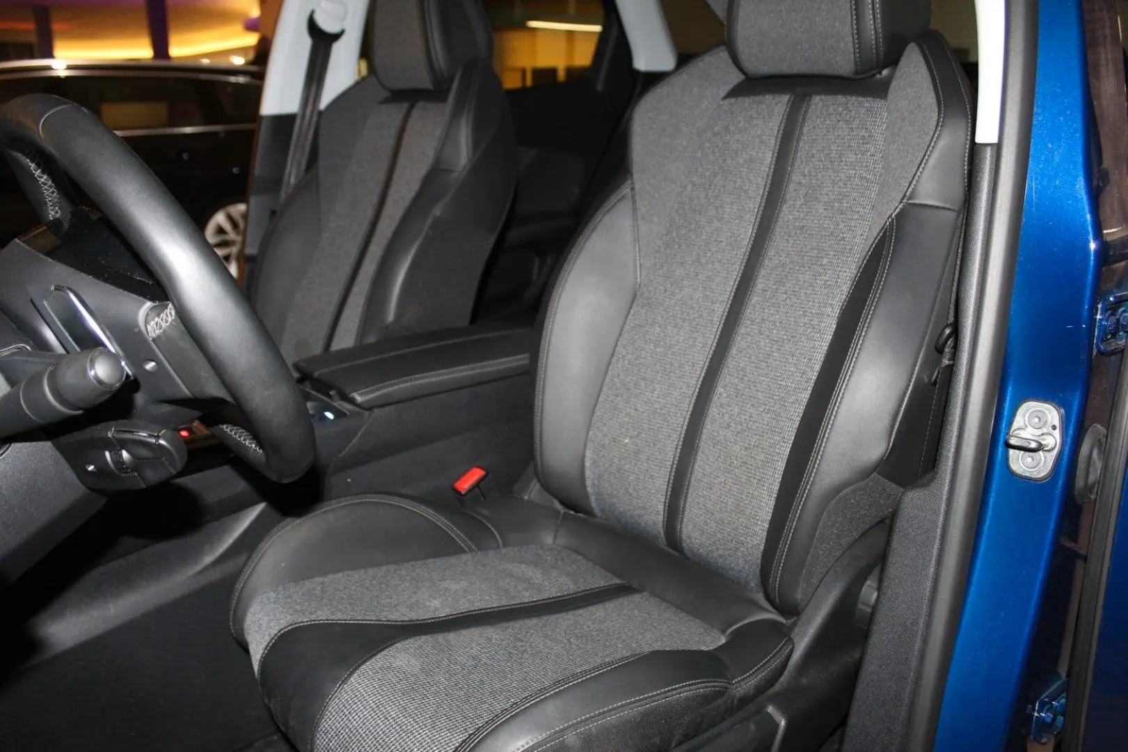 3008 Allure 1.5D NAVI LED SHZ PDC T-LEDER TEMPO