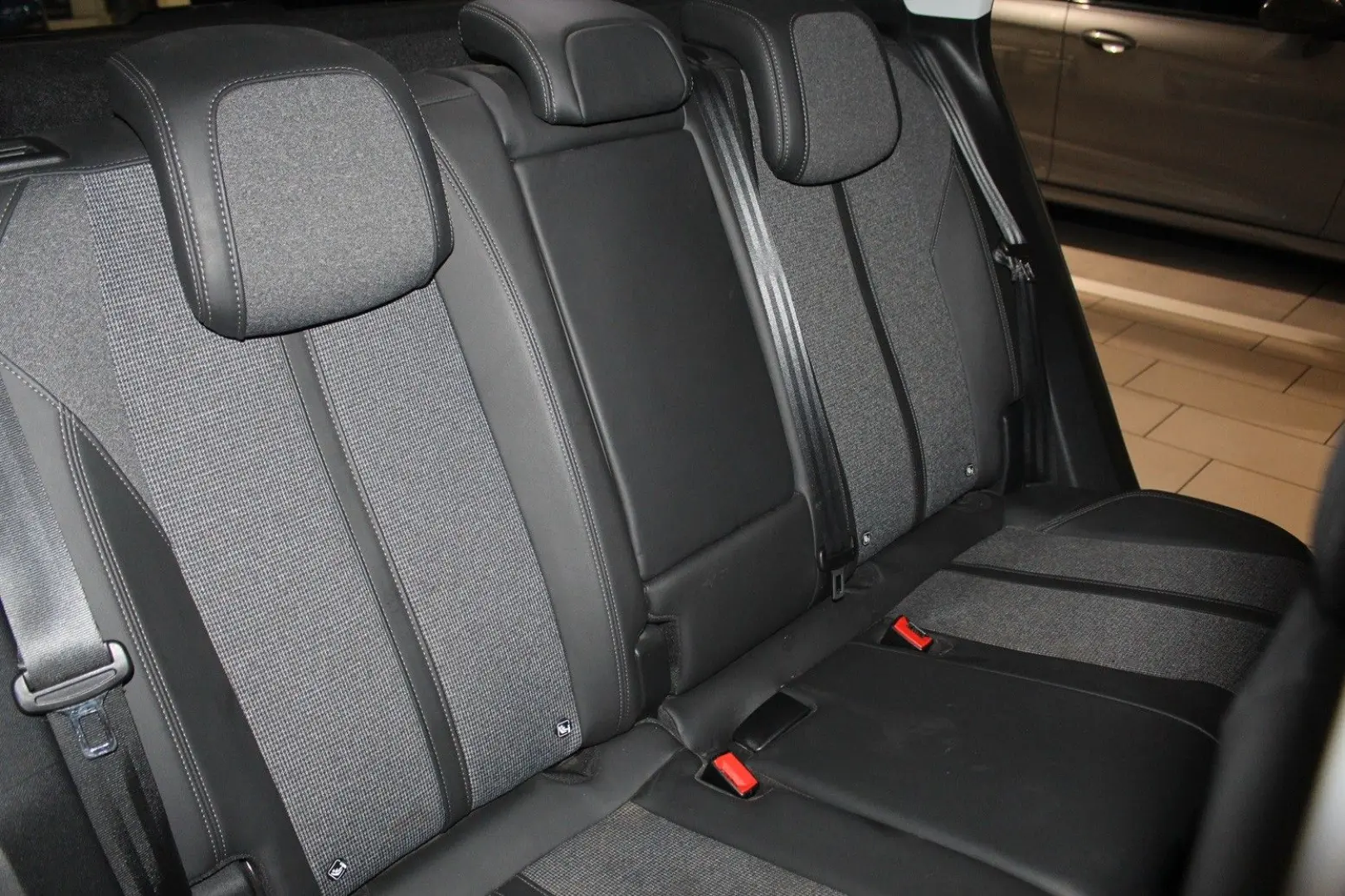 3008 Allure 1.5D NAVI LED SHZ PDC T-LEDER TEMPO