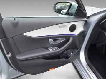 E 220 d T 2 x AVANTGARDE WIDESCREEN LED KAMERA