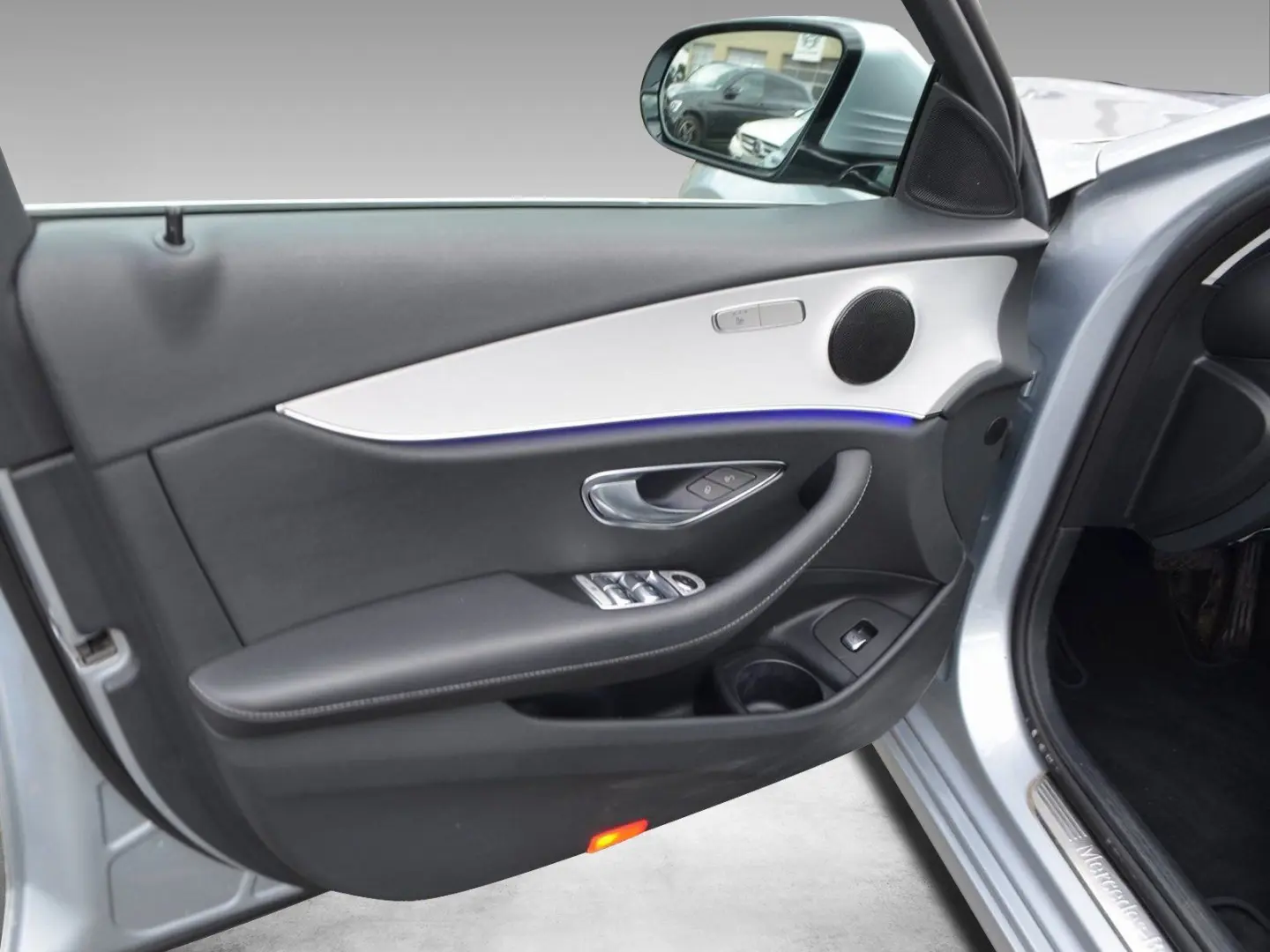 E 220 d T 2 x AVANTGARDE WIDESCREEN LED KAMERA