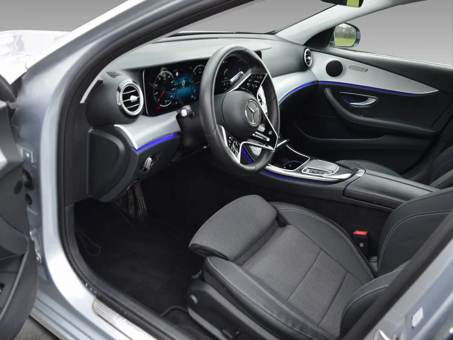 E 220 d T 2 x AVANTGARDE WIDESCREEN LED KAMERA