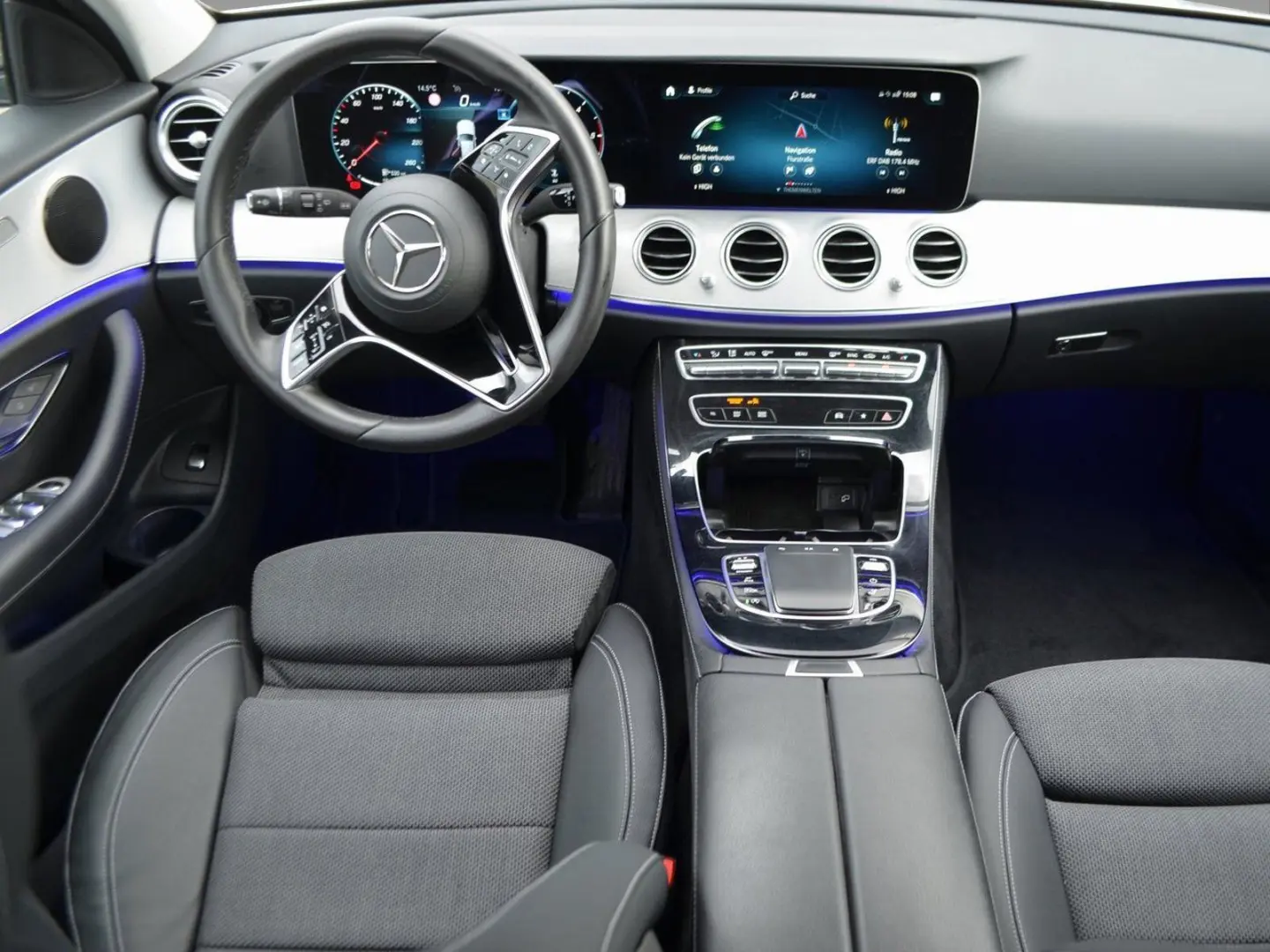 E 220 d T 2 x AVANTGARDE WIDESCREEN LED KAMERA