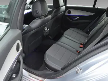 E 220 d T 2 x AVANTGARDE WIDESCREEN LED KAMERA