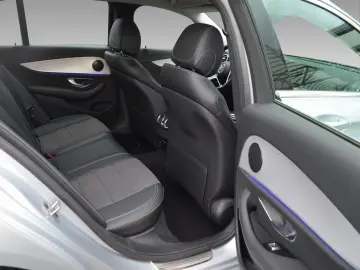 E 220 d T 2 x AVANTGARDE WIDESCREEN LED KAMERA