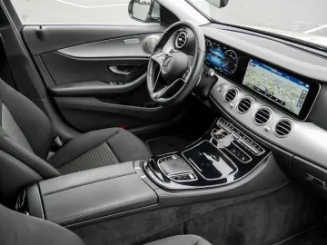 E 220 d T  Avantgarde DISTR LED NAVI BURM KAM LM
