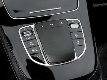E 220 d T  Avantgarde DISTR LED NAVI BURM KAM LM