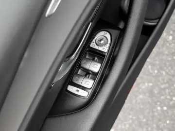 E 220 d T  Avantgarde DISTR LED NAVI BURM KAM LM