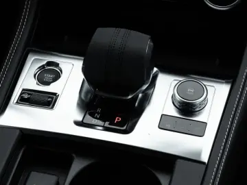 F-Pace P400e AWD R-Dynamic SE