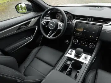F-Pace P400e AWD R-Dynamic SE