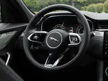 F-Pace P400e AWD R-Dynamic SE
