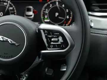 F-Pace P400e AWD R-Dynamic SE